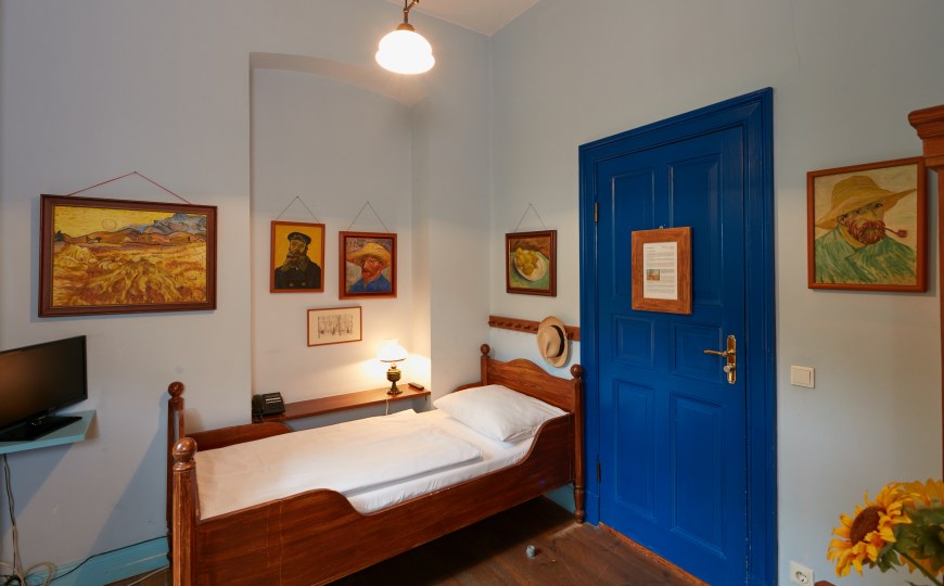 Ein Zimmer im Stil von Van Gogh im Arte Luise Kunsthotel